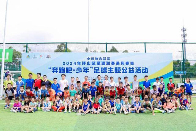 火箭在选秀中以第四顺位挑选阿门-汤普森